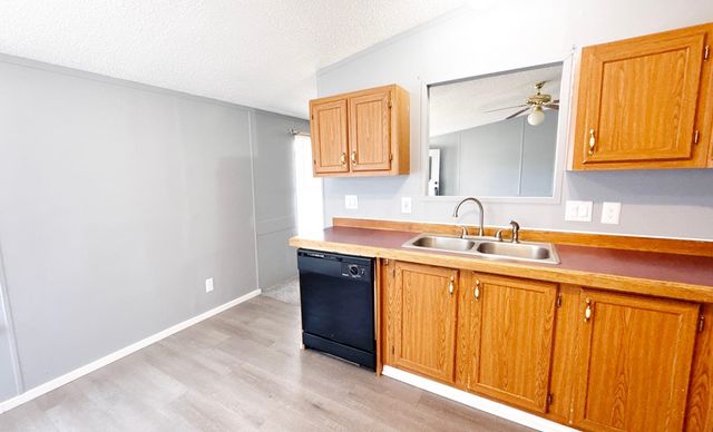 928 W SUMMEY ST, Haysville, KS 67060