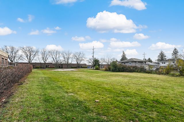 3918 N CASS Avenue, Westmont, IL 60559