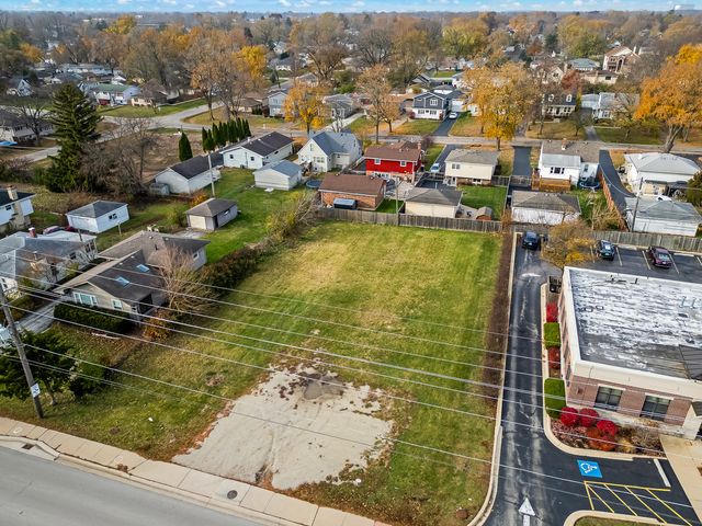 3918 N CASS Avenue, Westmont, IL 60559