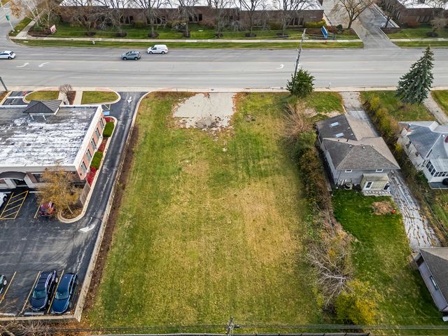 3918 N CASS Avenue, Westmont, IL 60559