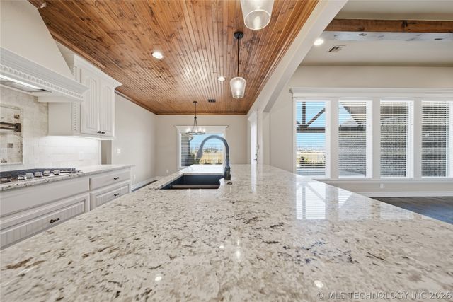 4613 E 177th Place S, Bixby, OK 74037