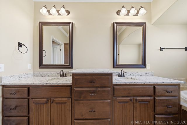 4613 E 177th Place S, Bixby, OK 74037