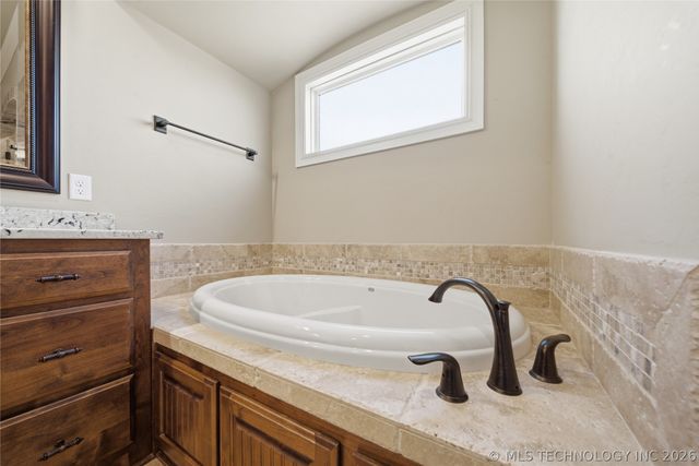 4613 E 177th Place S, Bixby, OK 74037