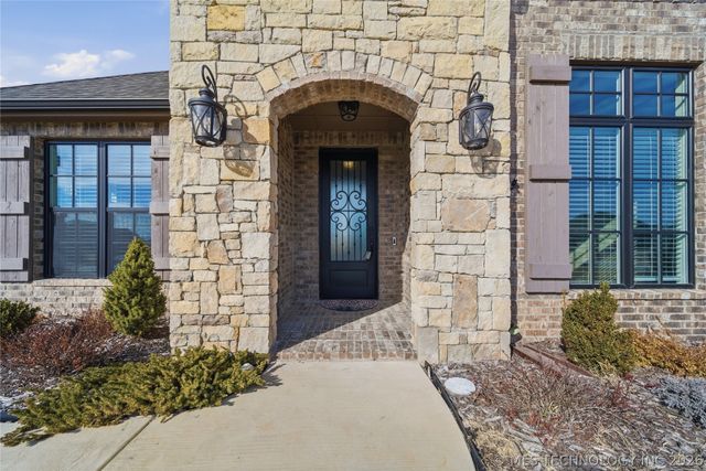 4613 E 177th Place S, Bixby, OK 74037