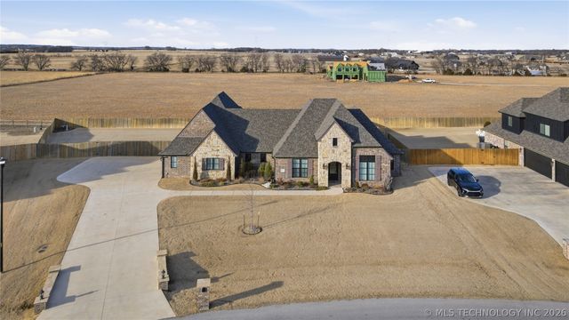 4613 E 177th Place S, Bixby, OK 74037