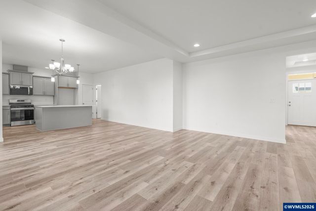 673 Parker Lp, Silverton, OR 97381