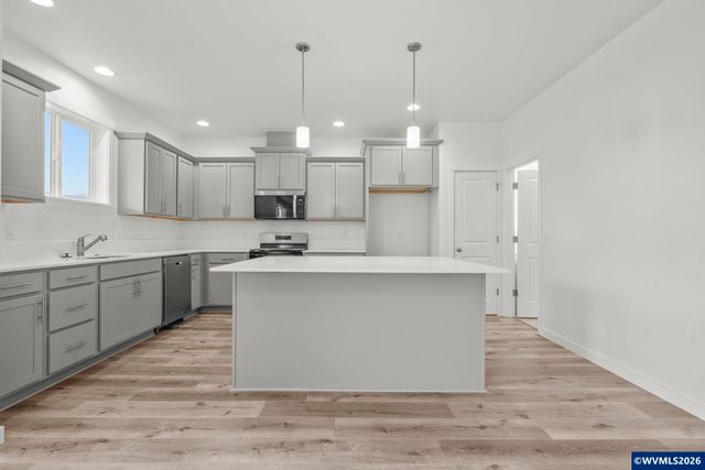 673 Parker Lp, Silverton, OR 97381