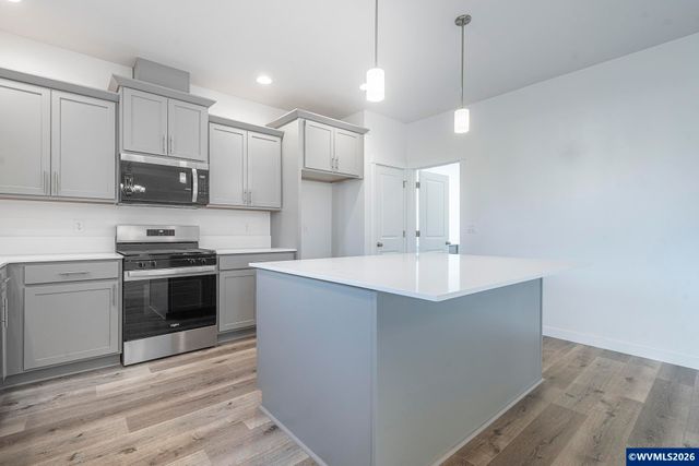 673 Parker Lp, Silverton, OR 97381