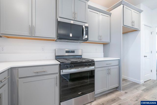 673 Parker Lp, Silverton, OR 97381