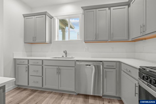 673 Parker Lp, Silverton, OR 97381