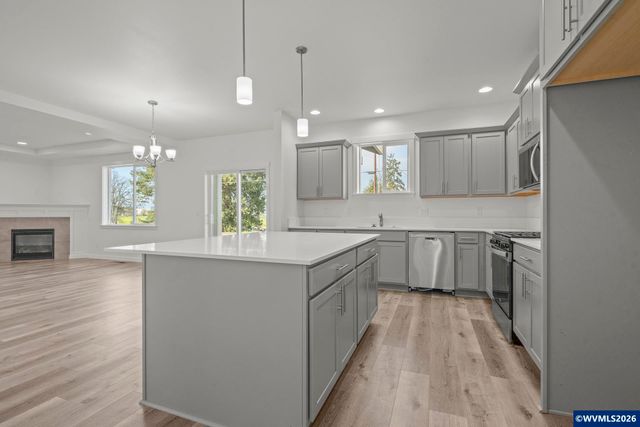 673 Parker Lp, Silverton, OR 97381