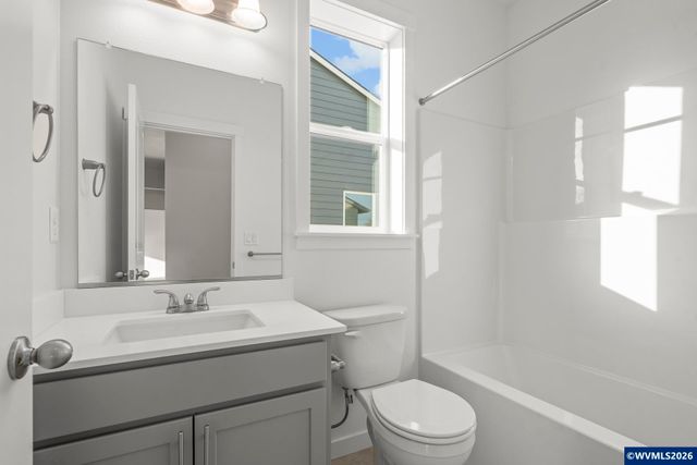 673 Parker Lp, Silverton, OR 97381