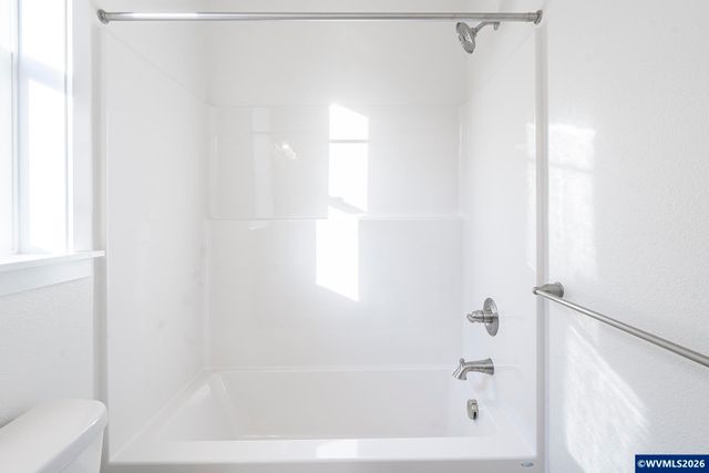 673 Parker Lp, Silverton, OR 97381