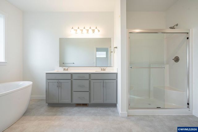 673 Parker Lp, Silverton, OR 97381