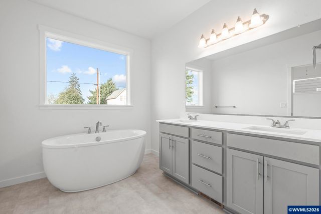 673 Parker Lp, Silverton, OR 97381