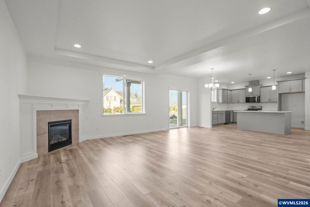 673 Parker Lp, Silverton, OR 97381