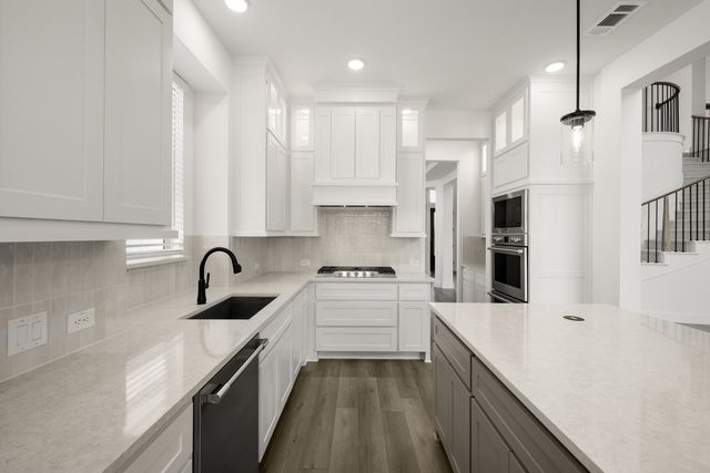 2304 Flock Drive, Mansfield, TX 76063