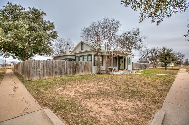 501 N Broadway Street, Ballinger, TX 76821