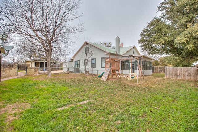 501 N Broadway Street, Ballinger, TX 76821