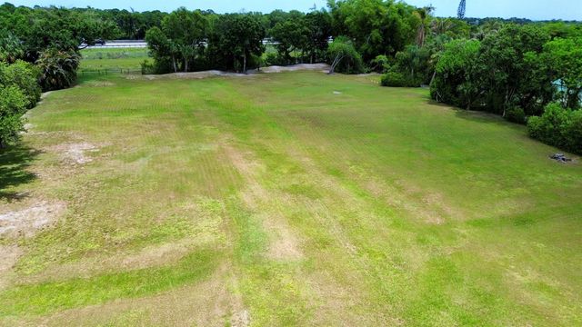 16546 74th Avenue N, West Palm Beach, FL 33418