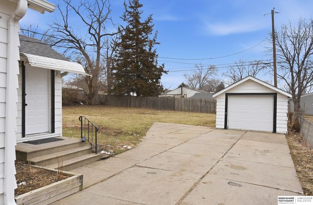 2716 Lillian Street, Bellevue, NE 68147