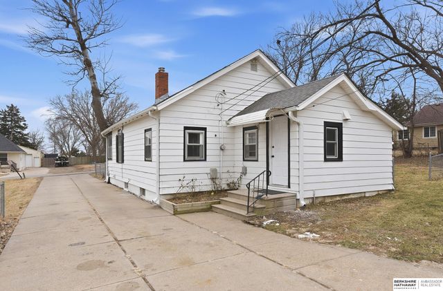 2716 Lillian Street, Bellevue, NE 68147