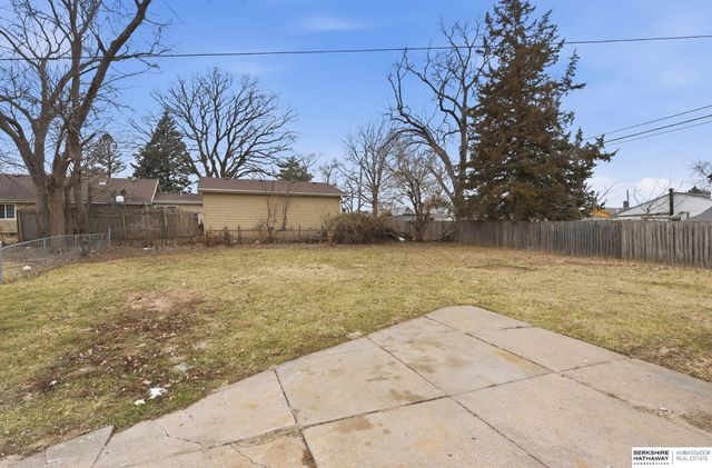 2716 Lillian Street, Bellevue, NE 68147