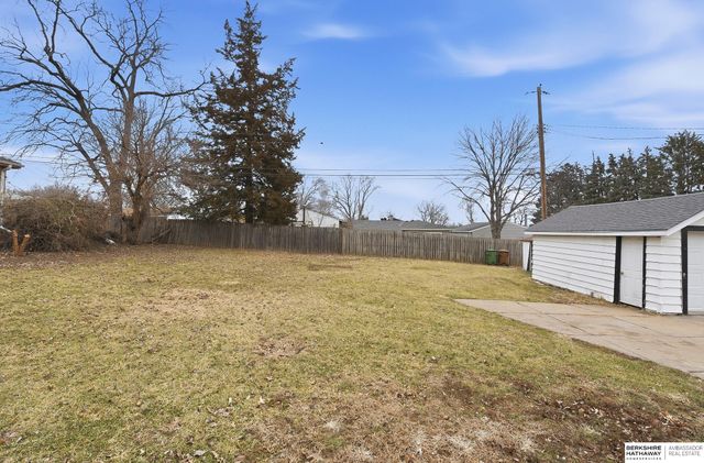 2716 Lillian Street, Bellevue, NE 68147