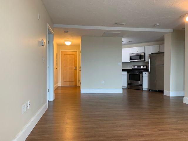 411 Main 306, Stoneham, MA 02180