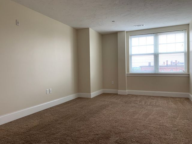 411 Main 306, Stoneham, MA 02180