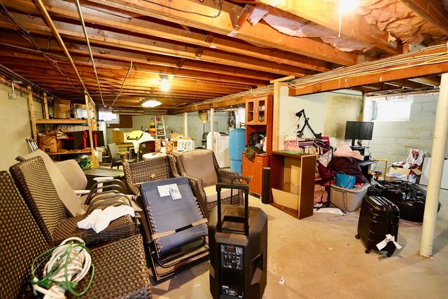 3 College Ln, Methuen, MA 01844