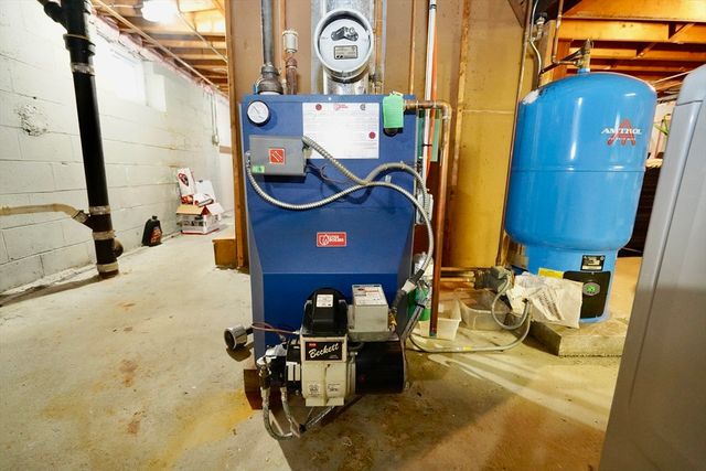 3 College Ln, Methuen, MA 01844