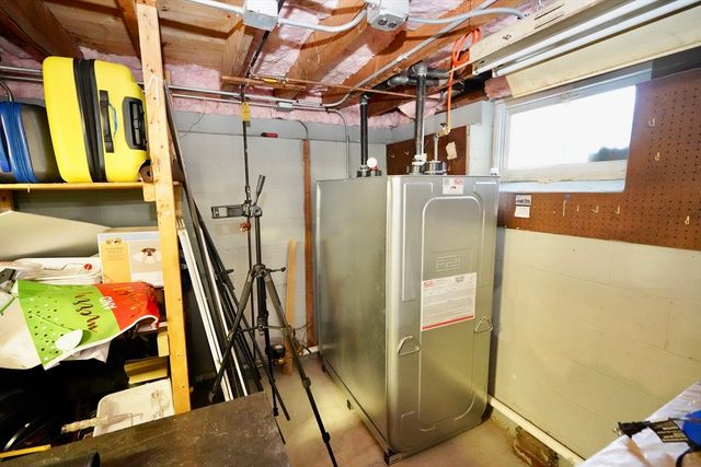 3 College Ln, Methuen, MA 01844