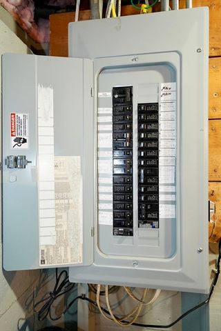 3 College Ln, Methuen, MA 01844