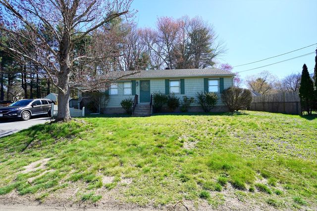 3 College Ln, Methuen, MA 01844