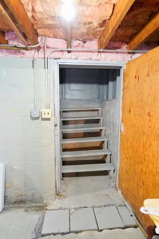 3 College Ln, Methuen, MA 01844