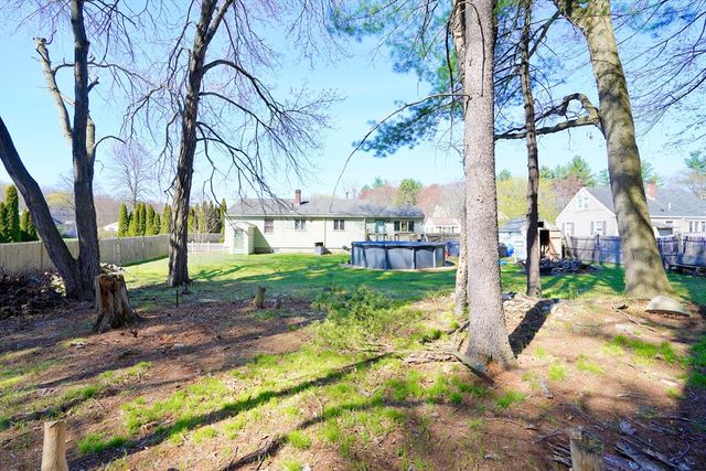 3 College Ln, Methuen, MA 01844