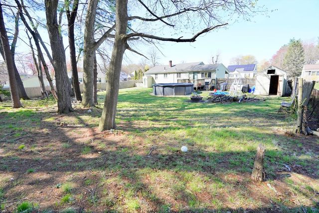 3 College Ln, Methuen, MA 01844