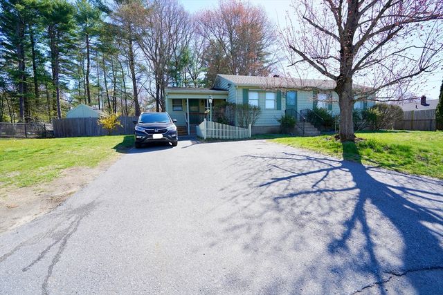 3 College Ln, Methuen, MA 01844