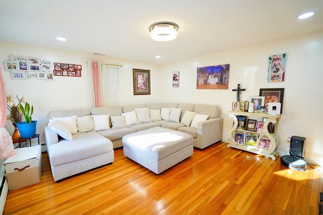 3 College Ln, Methuen, MA 01844