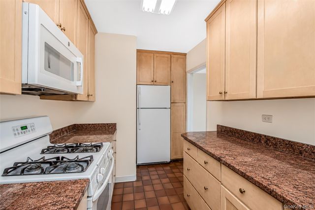 5900 Arlington Avenue 4G, Bronx, NY 10471
