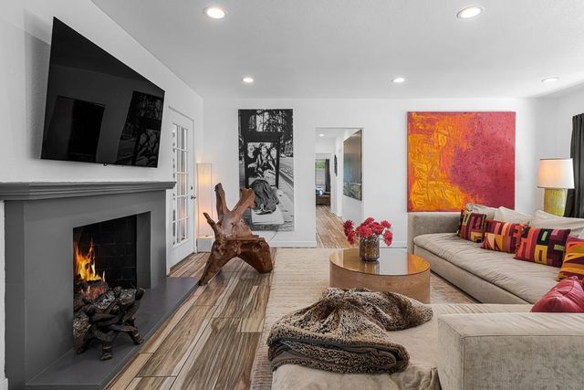 1620 E El Alameda, Palm Springs, CA 92262