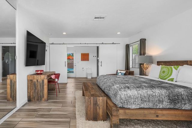 1620 E El Alameda, Palm Springs, CA 92262