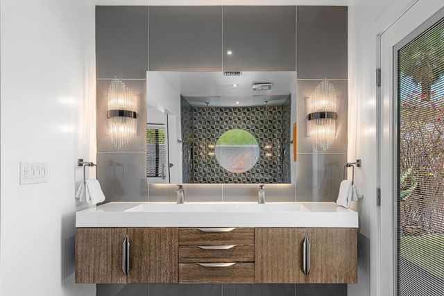 1620 E El Alameda, Palm Springs, CA 92262