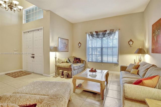 19151 N Hibiscus St, Weston, FL 33332