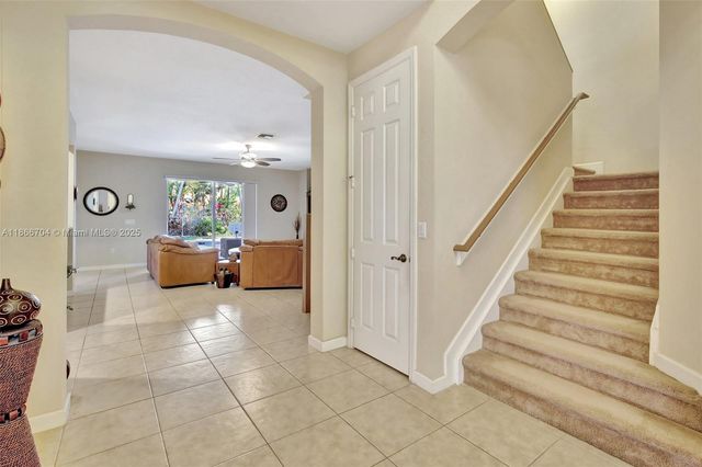 19151 N Hibiscus St, Weston, FL 33332