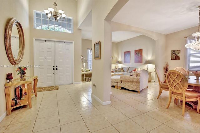 19151 N Hibiscus St, Weston, FL 33332