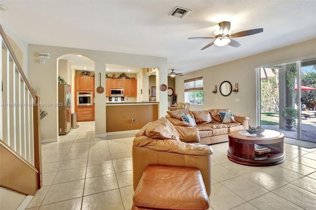 19151 N Hibiscus St, Weston, FL 33332