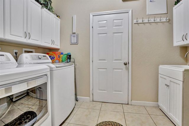 19151 N Hibiscus St, Weston, FL 33332