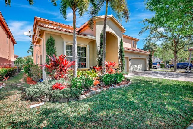 19151 N Hibiscus St, Weston, FL 33332